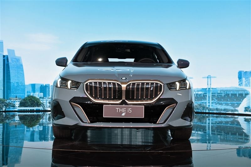 全新BMW i5旅行版实车图曝光 预计将于2月份首发