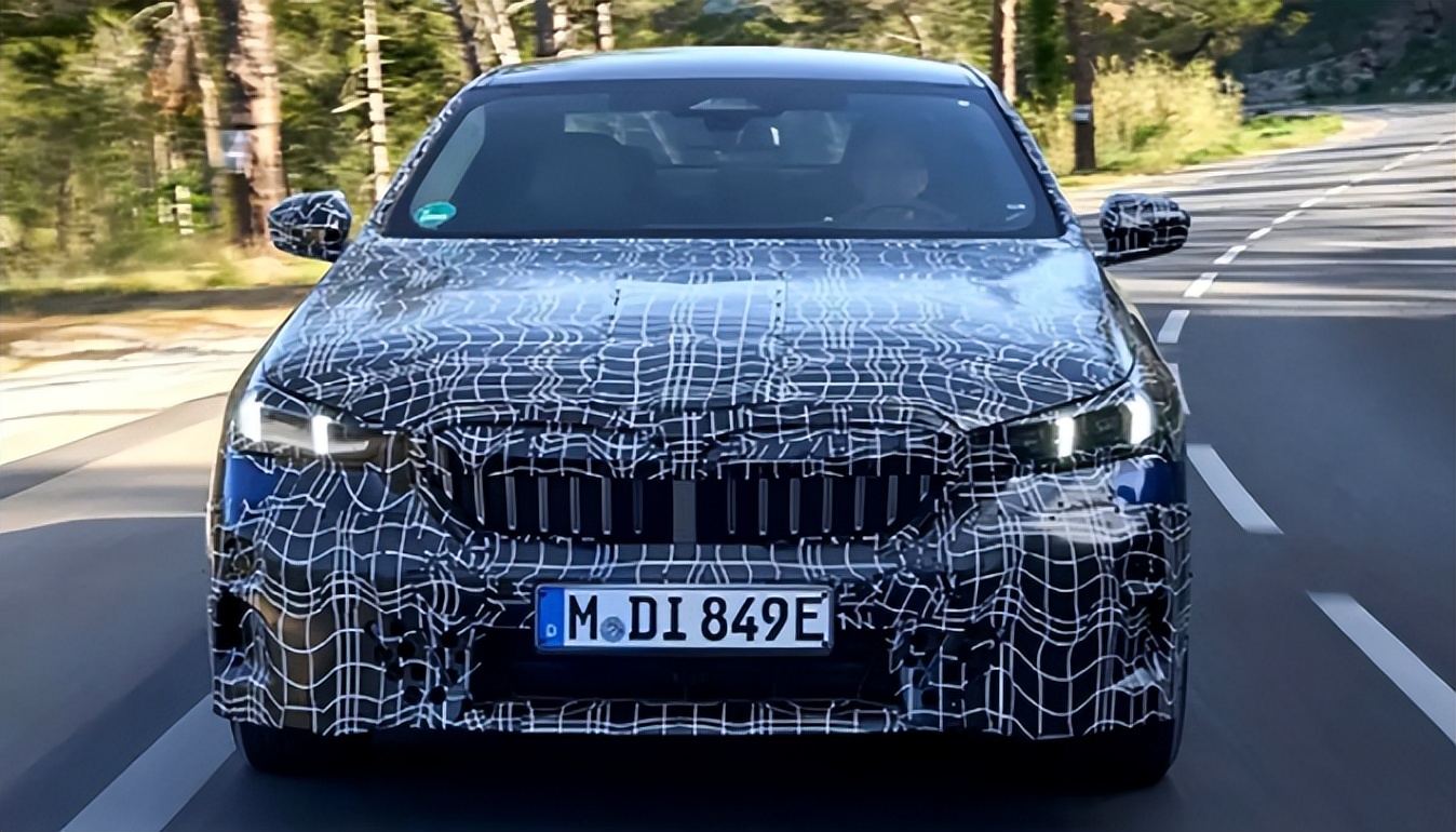 全新BMW i5旅行版实车图曝光 预计将于2月份首发