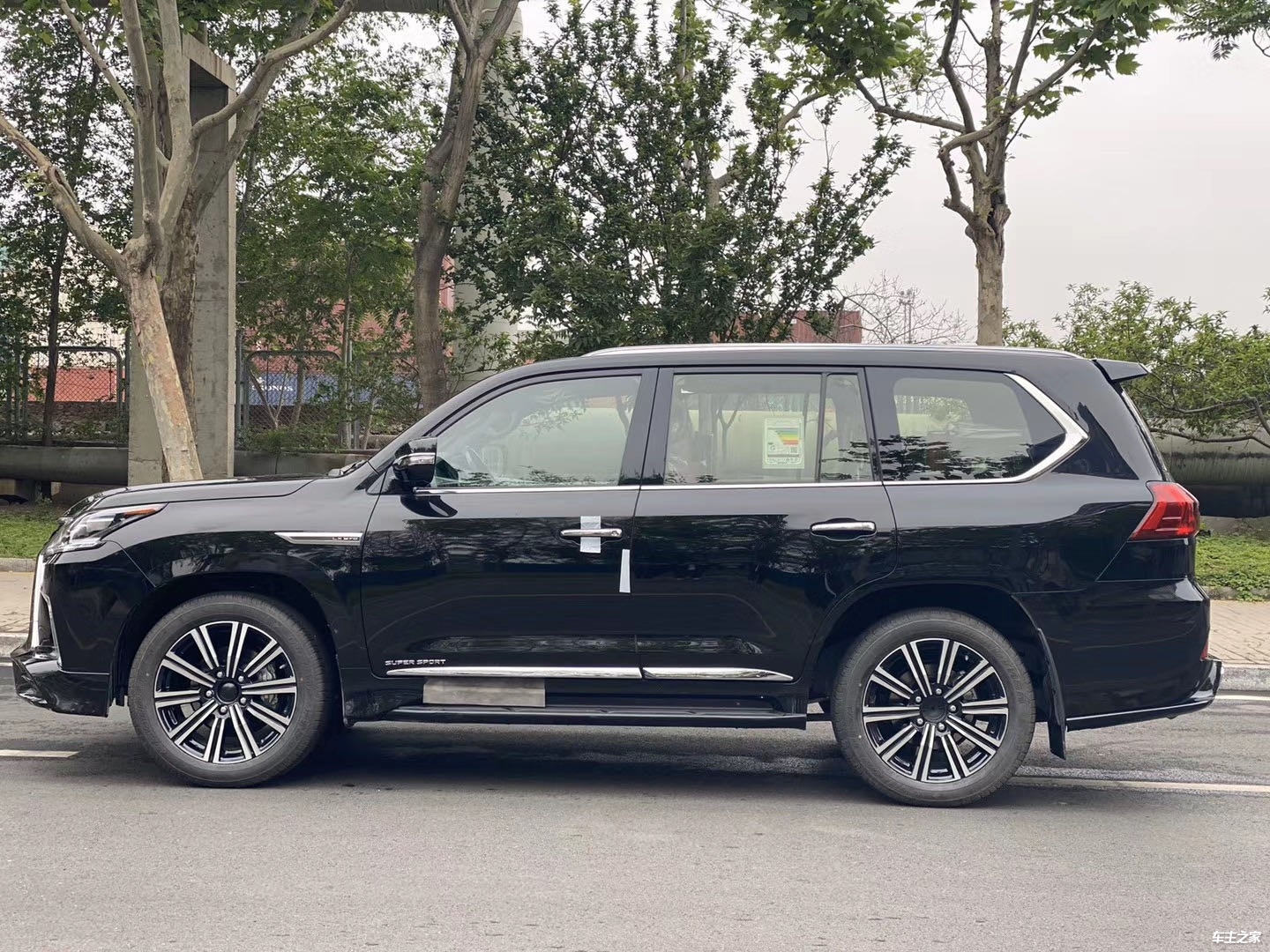 2023款雷克萨斯LX570报价 展厅现车优惠