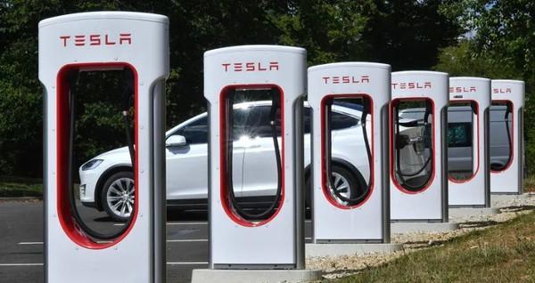 特斯拉财报电话会重点内容一览：平价电动车2025年下半年生产 愿向中国车企授权FSD